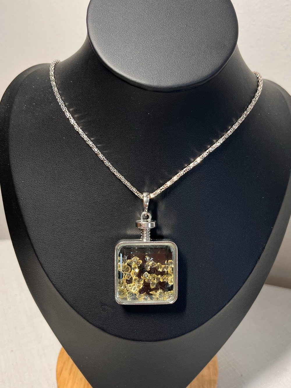 FRANK USHER PERFUME BOTTLE CRYSTALS PENDANT NECKLACE SILVER TONE 32” CHAIN
